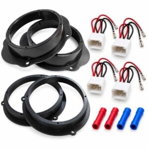 Vier Lautsprecherringe, vier Adapterkabel und vier Quetschverbinder für den Lautsprechereinbau vorne und hinten im Ford Focus II DA3.