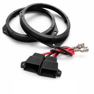 Einbauzubehör für Fiat Panda Typ 312/319 ab 2011: zwei Front-Lautsprecherringe, zwei Adapterkabel und vier Quetschverbinder.