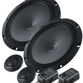 Großer Auto-Lautsprecher Set mit Subwoofer und Verstärker für hochwertigen Sound.