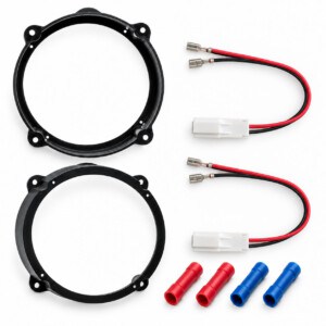Schwarze Kunststoff-Lautsprecherringe für Fiat Idea Fronttüren mit rot-schwarzen Adapterkabeln und weißen Anschlusssteckern.