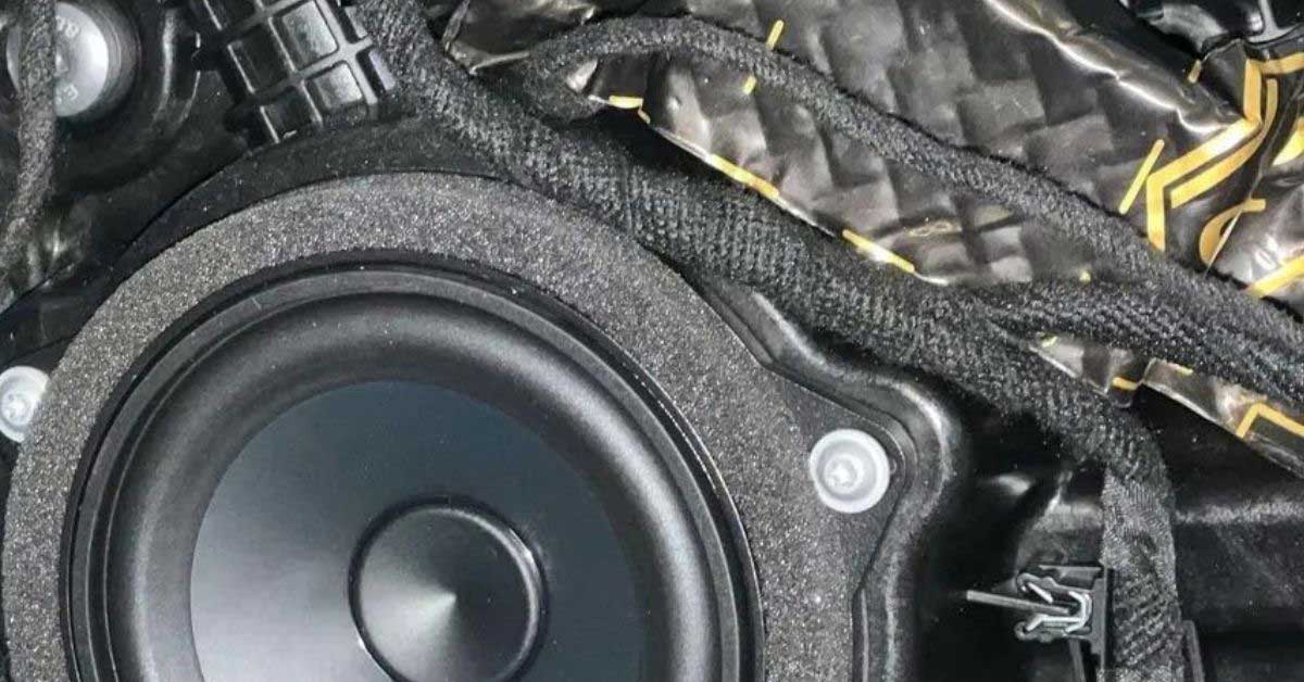 Lautsprecher im Auto selbst einbauen oder in der Werkstatt