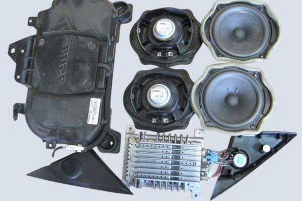 Mazda 3 BK Bose-Soundsystem mit 5x7 Zoll Lautsprechern, Subwoofer und Endstufe