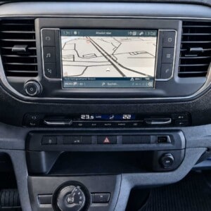 Fiat Scudo Armaturenbrett 2022 bis 2023 mit originalem OEM-Radio, Navigation und Klimabedienung