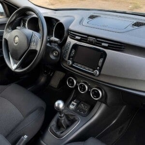 Alfa Romeo Giulietta 940 Cockpit mit Uconnect Infotainmentsystem von Harman ab 2014