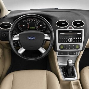 Ford Focus MK2 DA3 Innenraum mit automatischer Klimaanlage und Sony OEM Radio