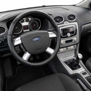 Ford Focus ovales Radio Sony 6-CD mit originalem Cockpit