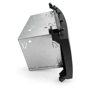 Seitenansicht der schwarzen Mercedes 2-DIN-Radioblende mit montiertem Blechkasten und Befestigungslaschen für W203, CL203, W209 und W463.