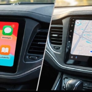 Stinger iF209E mit 9-Zoll-Touchscreen im Fahrzeugcockpit – links Apple CarPlay, rechts Android Auto mit Navigation und Musikwiedergabe.