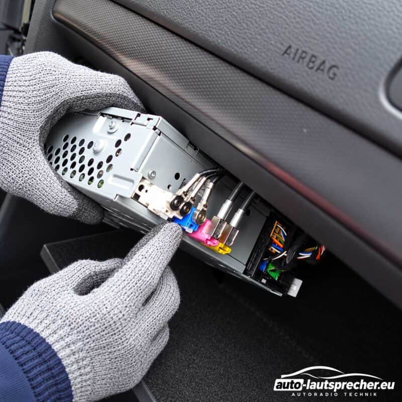 Anschluesse am Volkswagen Infotaintment im Golf VII