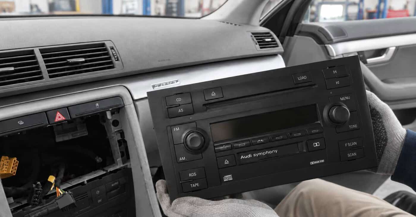 Audi A3 8P Symphony ausbauen – so klappt der Radiotausch