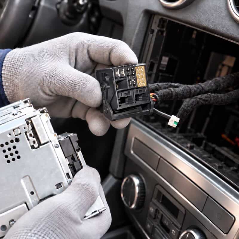 Audi A3 Quadlockstecker abgezogen vom Symphony CD Radio