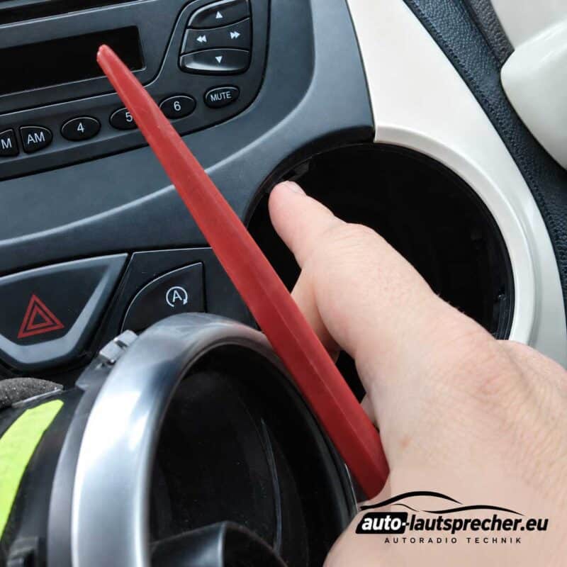 Belueftungsschlitze rechts ausgehebelt Ford KA RU8 2009 2017