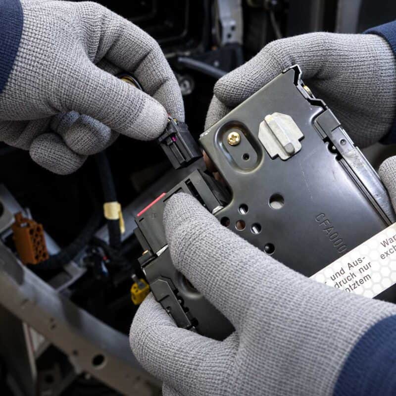 ISO Radiostecker aus Buchse des Audi A3 Symphony ziehen