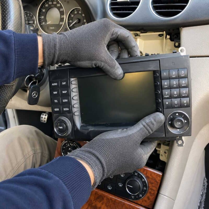 Mercedes C CLK CLC Radio entfernen