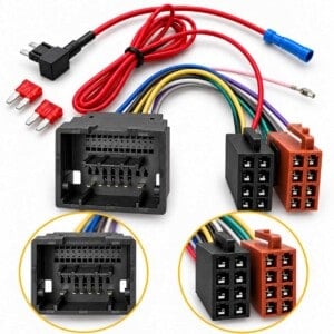 Quadlock-ISO-Radioadapter für Opel Adam und Astra J mit rotem Zündplus-Kabel, Sicherungsabgriff, zwei Sicherungen und Quetschverbinder.