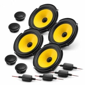 JL Audio C1 650 Set für VW Golf IV und Variant mit vier gelben Tieftönermembranen, vier Hochtönern und vier Inline-Frequenzweichen.