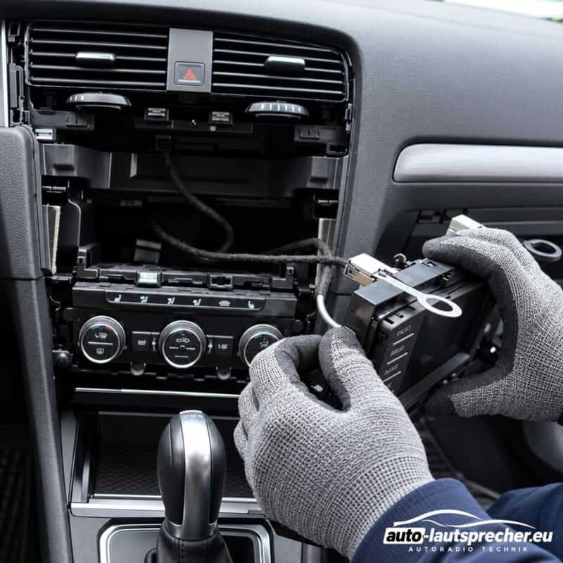 VW Golf VII Radio Discover Pro Main Unit MIB1 Bildschirm entriegelt